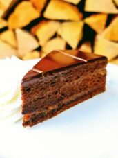 Sacher dort
